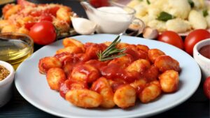 Mehr über den Artikel erfahren Gnocchis Heißluftfritteuse: Knusprige Köstlichkeiten ganz einfach zubereiten